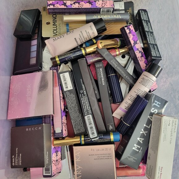 Large Mixed Makeup Lot 50 Pieces Glo Skin Beauty Buxom Younique Lancome  ALL NEW - Picture 1 of 6
